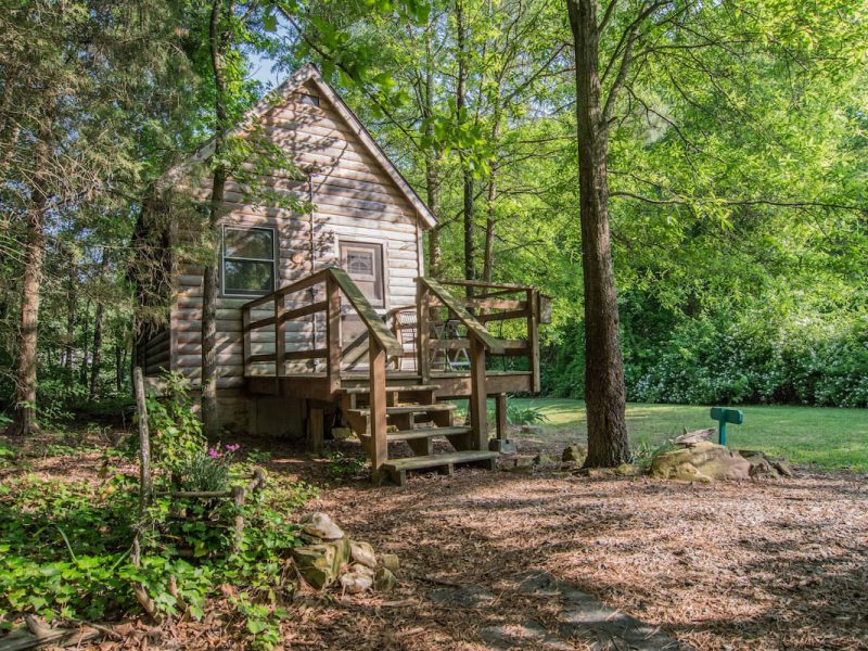 Peaceful Romantic Cabin In Nature With Jacuzzi tub