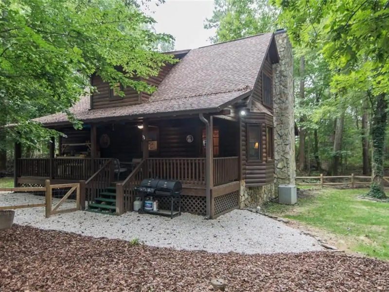 Charming Upscale Cabin near Downtown