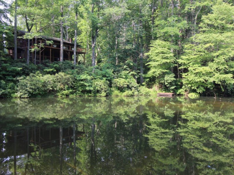 Luna Ranch on the Lake, peaceful lake view cabin