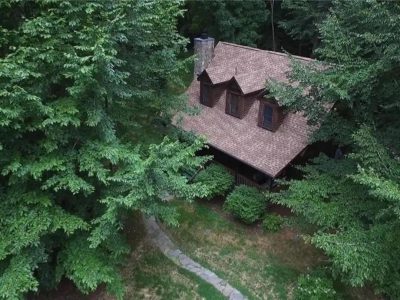 Charming Upscale Cabin near Downtown