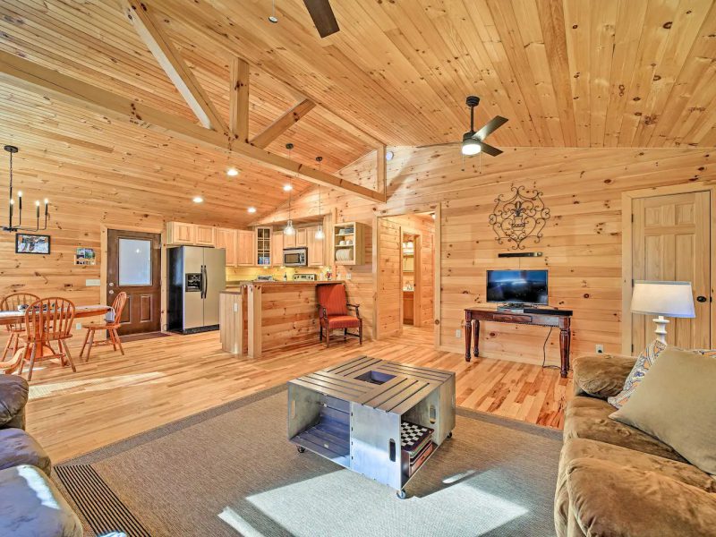 Bryson's Hidden Valley Ranch - Quiet NC Cabin