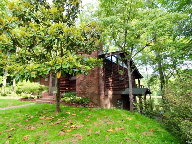 Luna Ranch on the Lake, peaceful lake view cabin