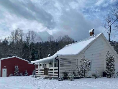 Modern Farmhouse, Animals, & Hot Tub